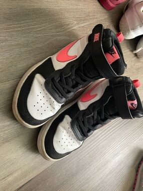 Nike Kids High-Top Sneakers in White, Black & Pink